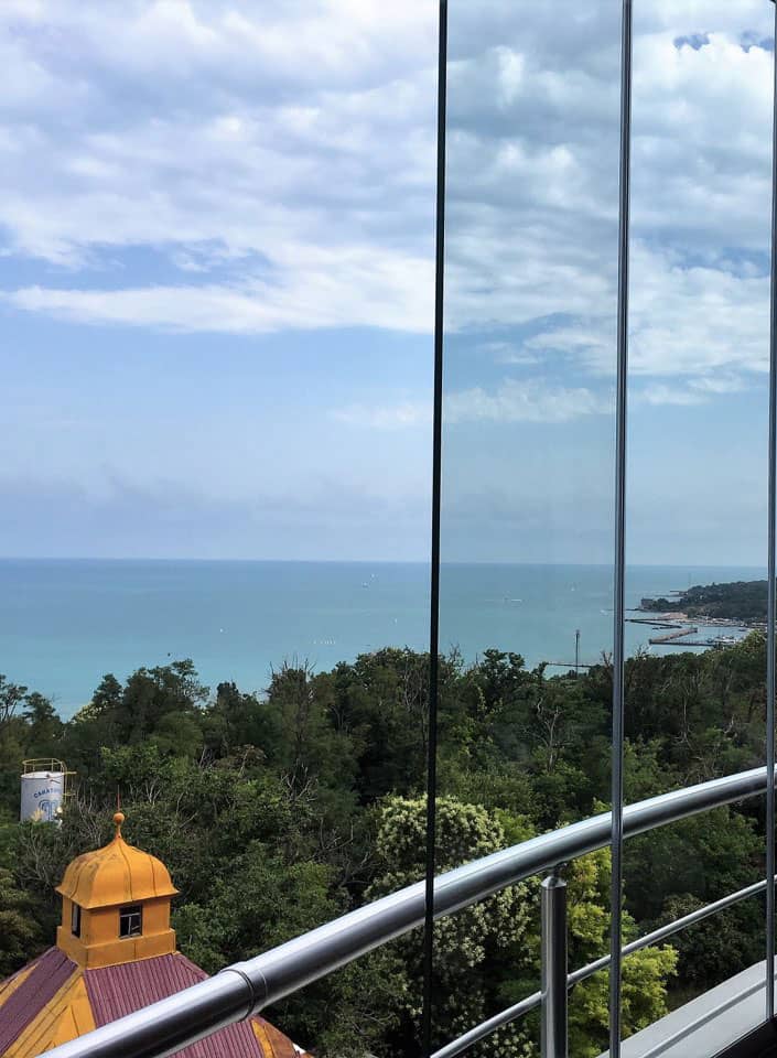 Безрамне скління